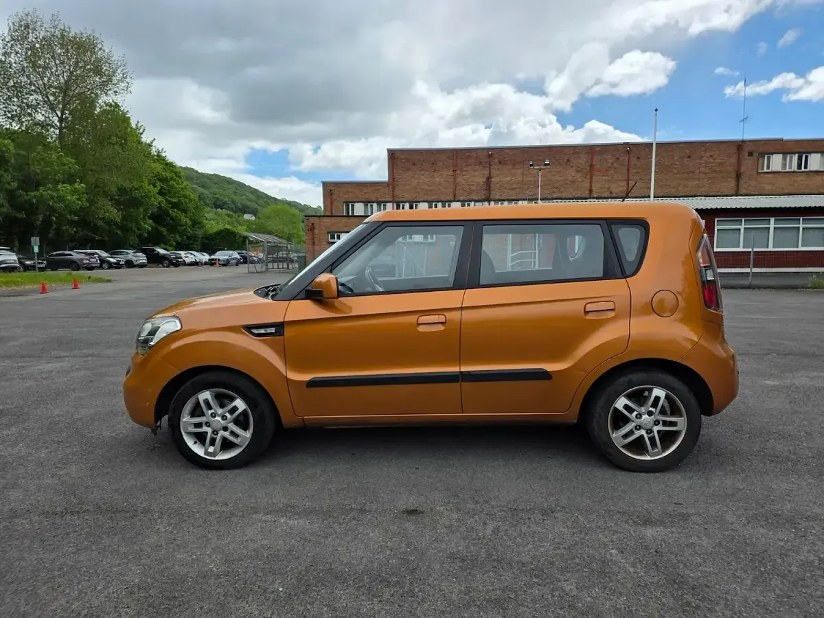 Used Kia Soul 126 HP (92 kW) 2009 Orange SUV