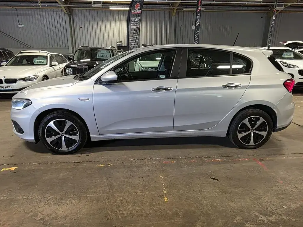 Używany Fiat Tipo S 120 KM (88 kW) 2017 Srebrny Hatchback