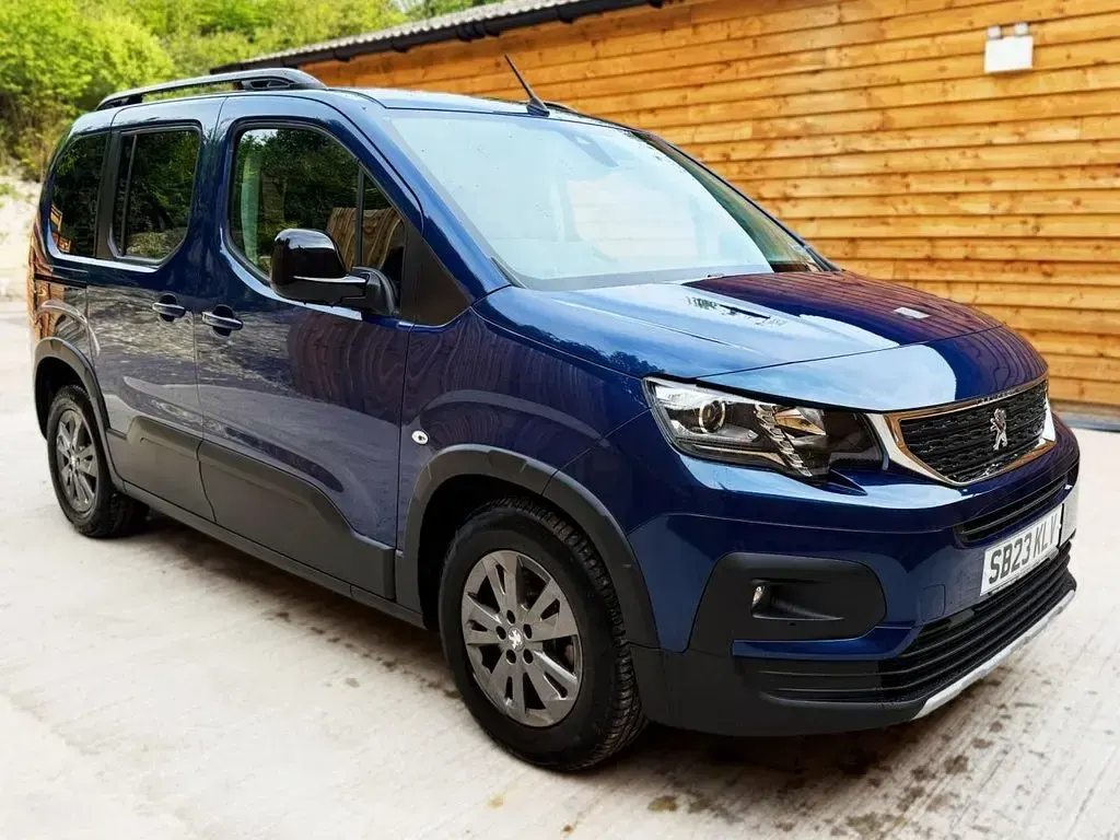 Used Peugeot Rifter Allure 131 HP (96 kW) 2023 Blue MPV