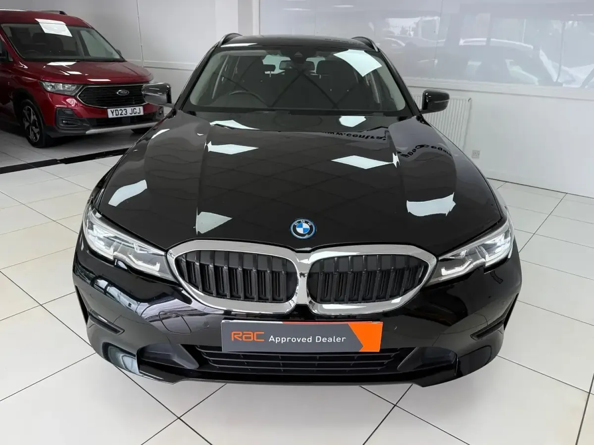 Used BMW 330e Impressive 288 HP (211 kW) 2022 Black Estate