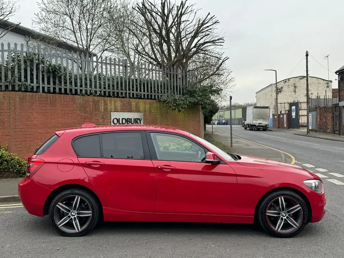 Used BMW 114 Sport Line 2014 Red Hatchback