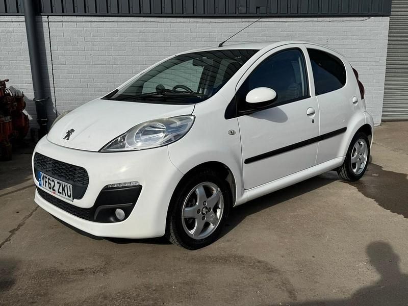 Used Peugeot 107 Allure 68 HP (50 kW) 2013 White Hatchback