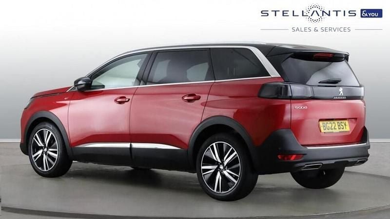Used Peugeot 5008 Premium 129 HP (94 kW) 2022 Red SUV