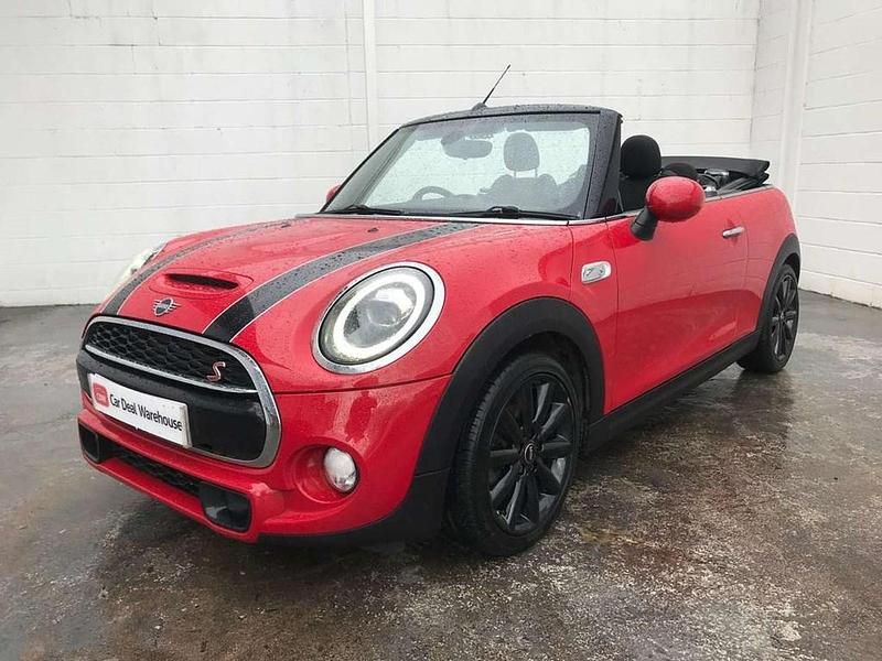 Begagnad Mini Cooper S Cabriolet Classic 188 HK (138 kW) 2019 Röd Cab