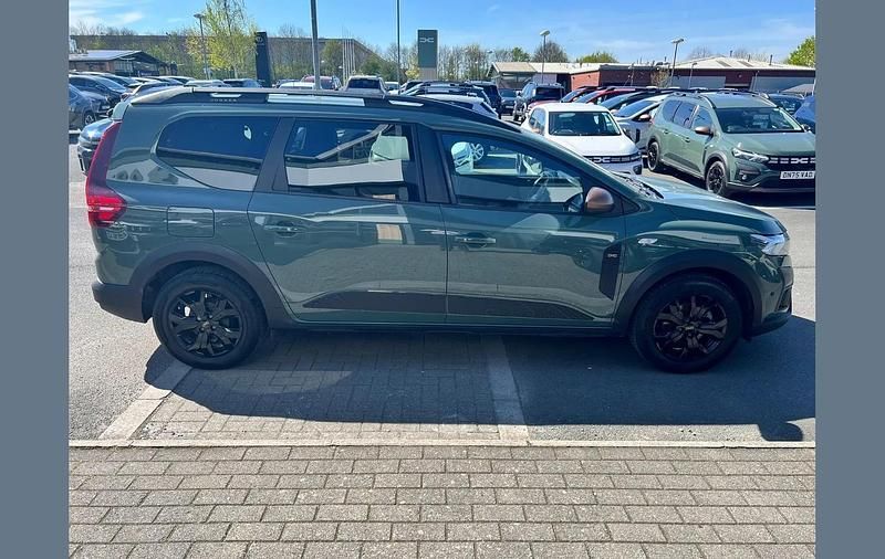 Used Dacia Jogger Extreme 139 HP (102 kW) 2023 Green MPV