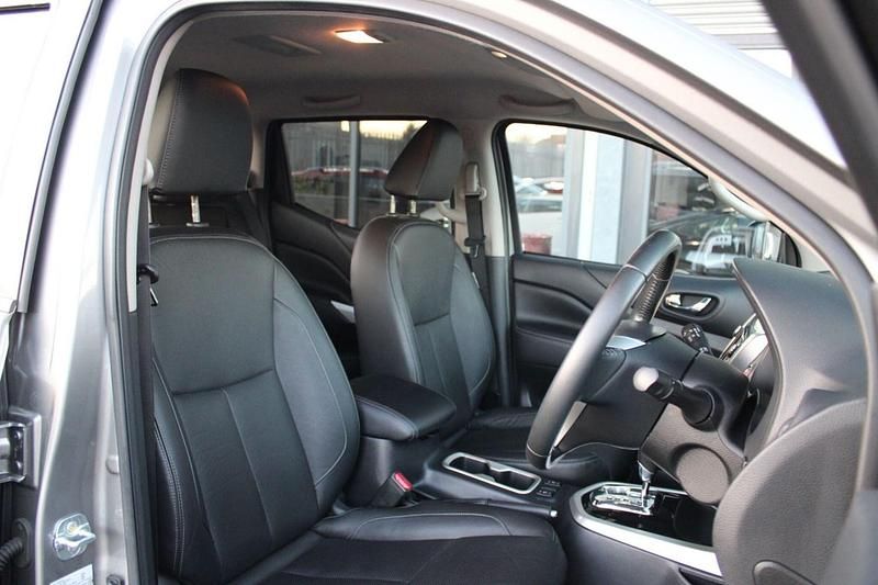 Used Nissan Navara Tekna 190 HP (139 kW) 2017 Grey Pickup