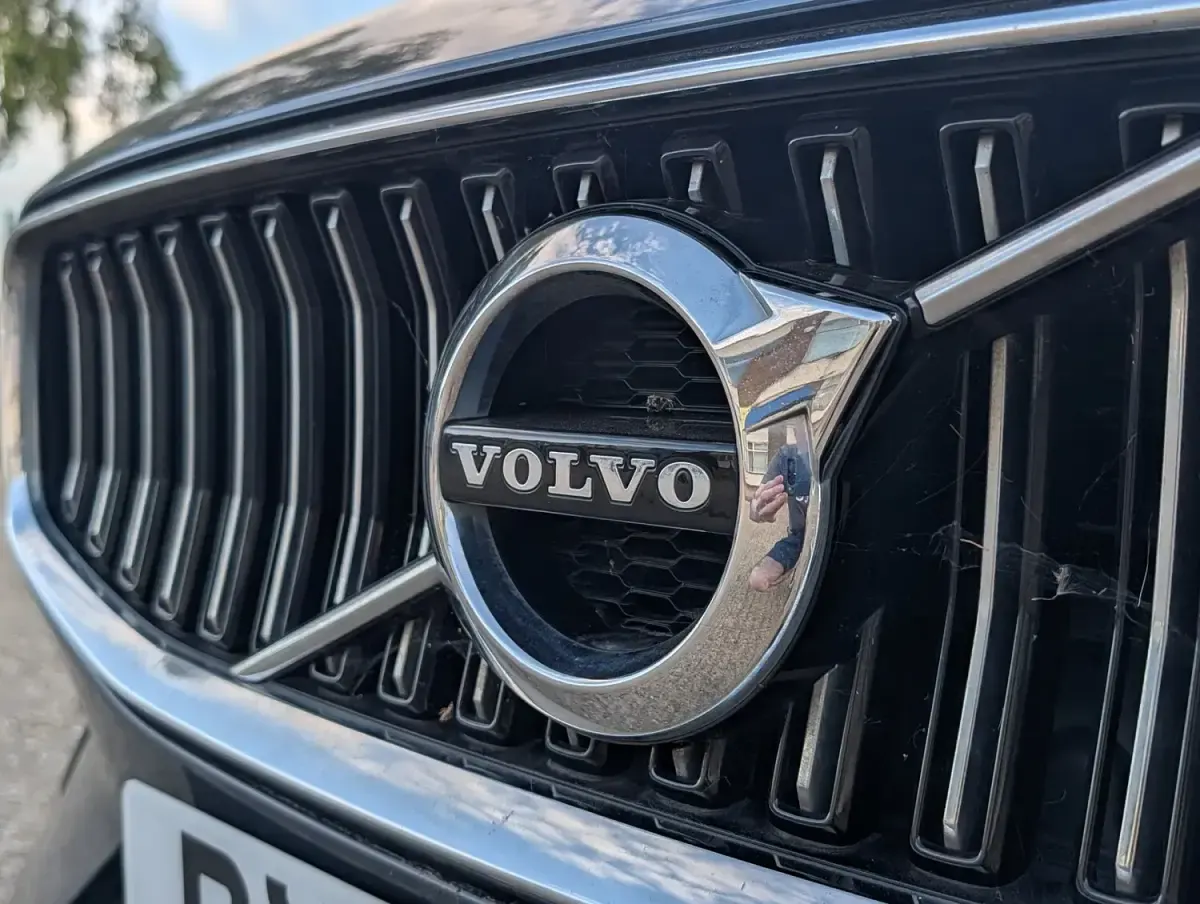 Used Volvo V60 Inscription 150 HP (110 kW) 2018 Blue Estate