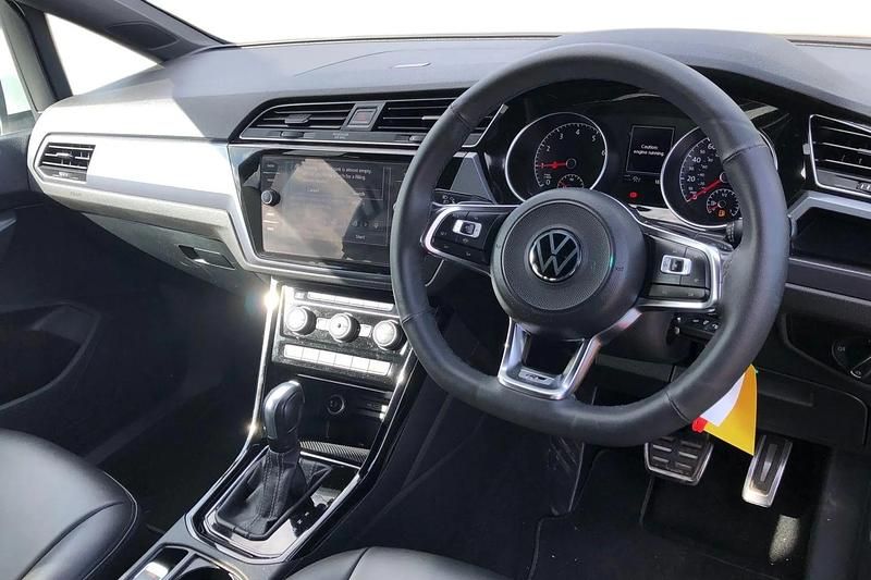 Used VW Touran R-line 150 HP (110 kW) 2021 White MPV