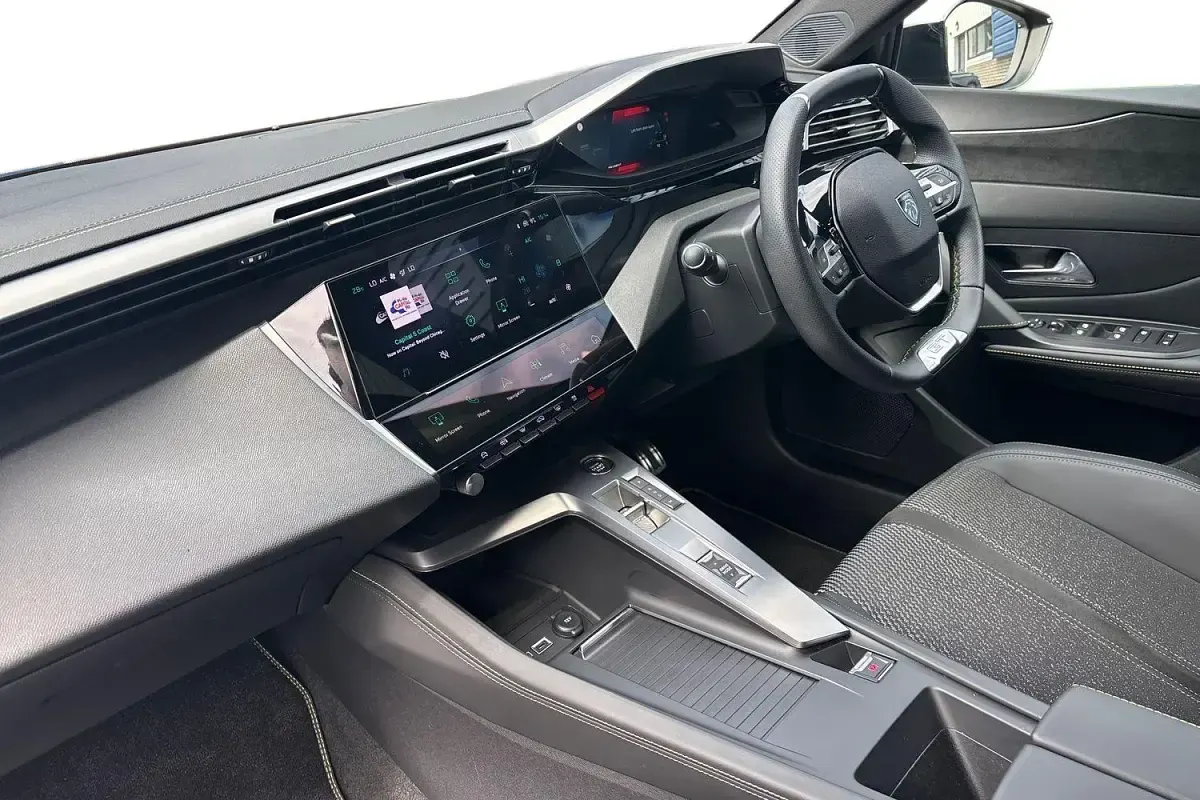 Used Peugeot 308 GT 131 HP (96 kW) 2024 Black
