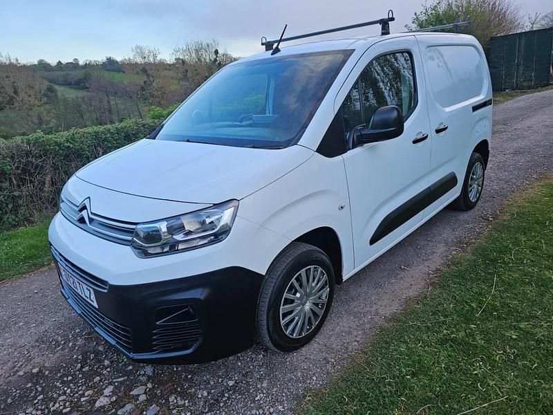 Used Citroën Berlingo 75 HP (55 kW) 2021 White MPV