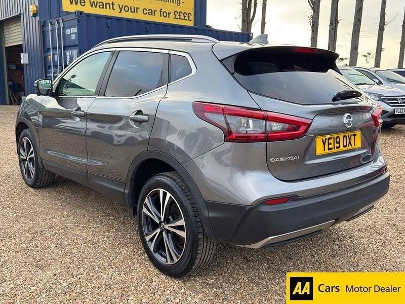 Used Nissan Qashqai N-Connecta 115 HP (84 kW) 2019 Grey SUV