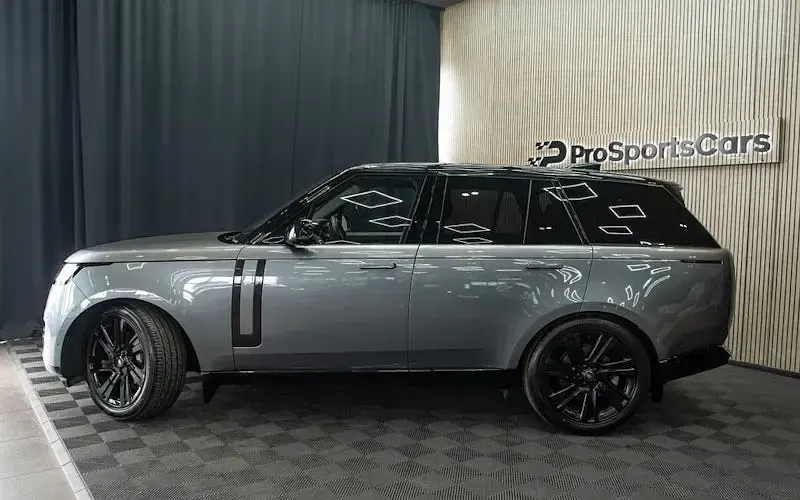 Used Land Rover Range Rover SE 300 HP (220 kW) 2023 Grey SUV