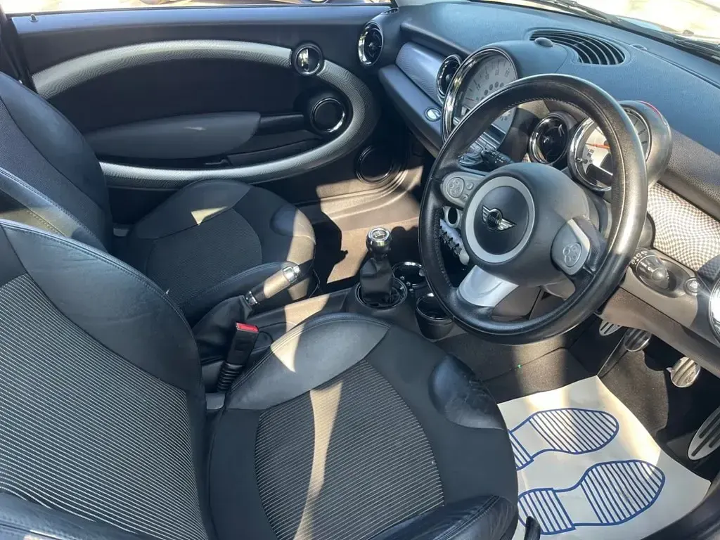 Begagnad Mini Cooper S Hatch 175 HK (128 kW) 2009 Silver Halvkombi