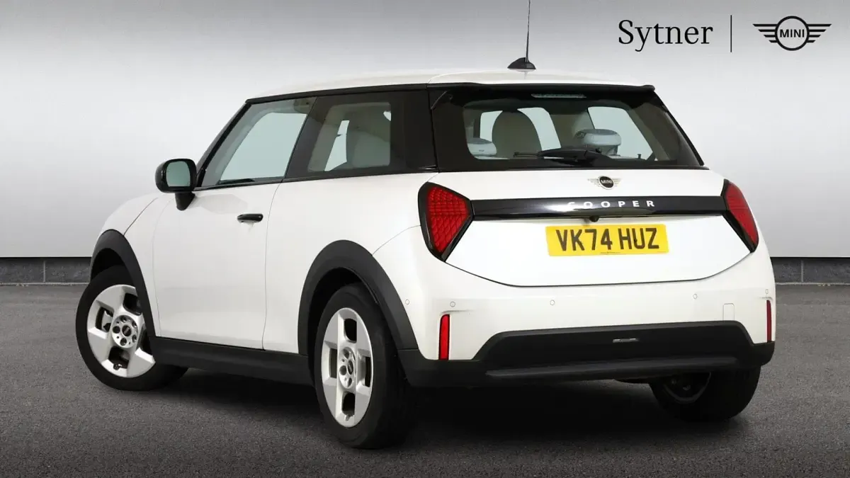 Used Mini Cooper Hatch 154 HP (113 kW) 2024 White Hatchback