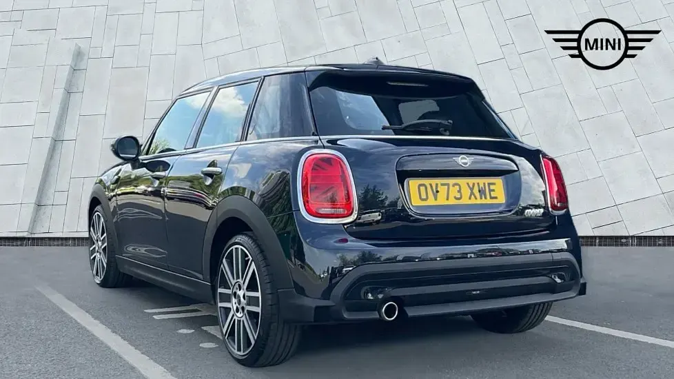 Używany Mini Cooper Exclusive 134 KM (98 kW) 2023 Czarny Hatchback
