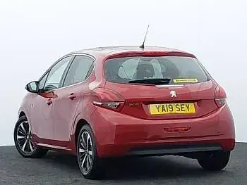 Used Peugeot 208 82 HP (60 kW) 2019 Red Hatchback