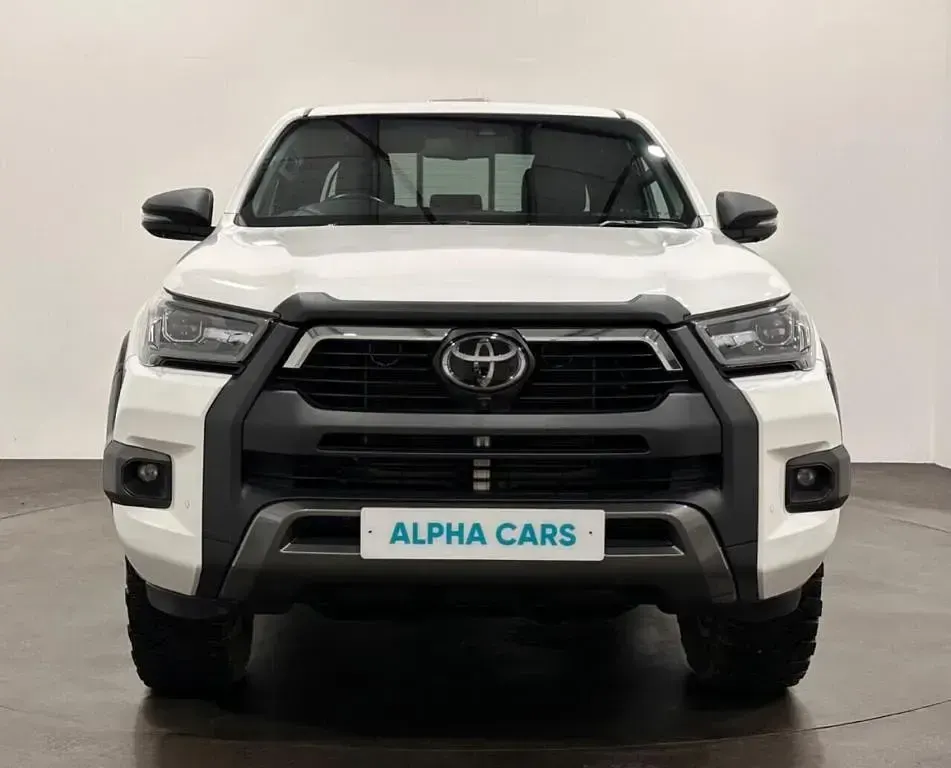 Used Toyota HiLux 204 HP (150 kW) 2024 White Pickup