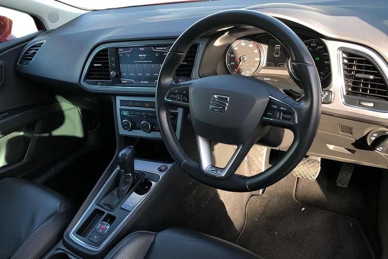 Used Seat Leon XCELLENCE 150 HP (110 kW) 2020 Red Hatchback