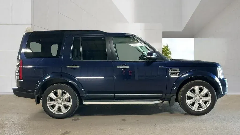 Used Land Rover Discovery 4 SE 2015 Blue SUV