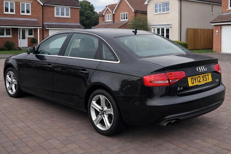 Used Audi A4 Comfort 143 HP (105 kW) 2012 Black Sedan