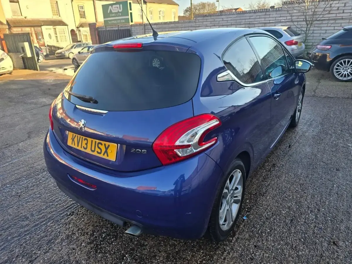 Used Peugeot 208 Allure 95 HP (69 kW) 2013 Blue Hatchback