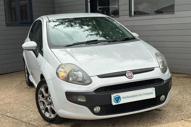 White Used 2010 Fiat Punto Evo Hatchback | £1,995 (Expensive) - Image 1/1