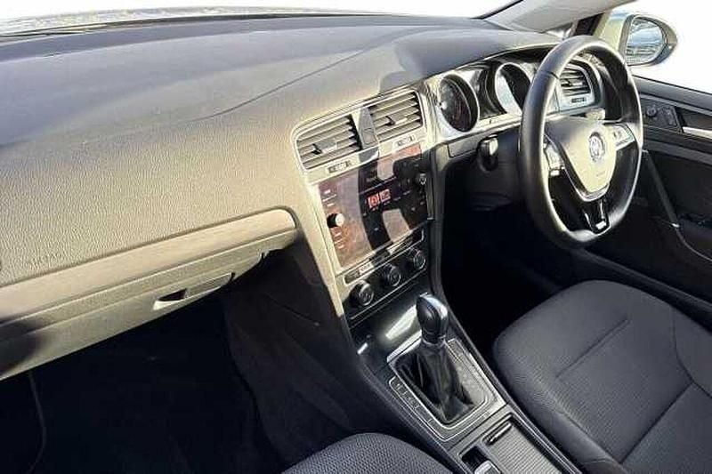 Used VW Golf VII SE 130 HP (95 kW) 2019 Silver Hatchback