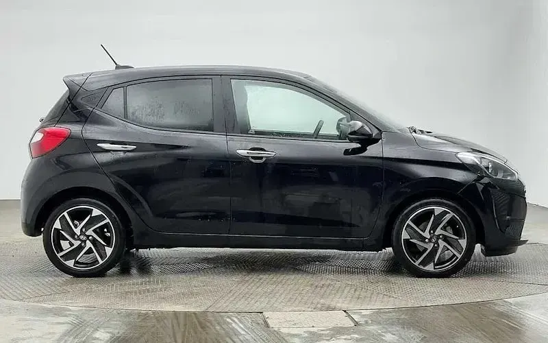 Used Hyundai i10 Premium 79 HP (58 kW) 2025 Black Hatchback