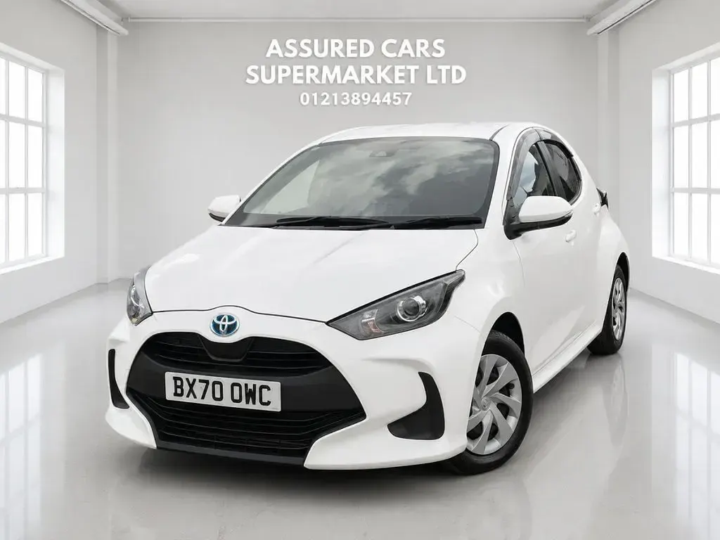 Used Toyota Yaris 101 HP (74 kW) 2020 White Hatchback