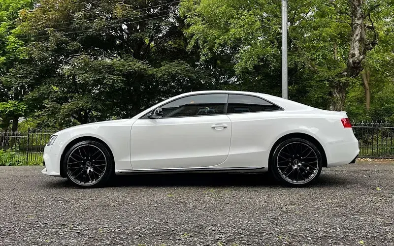 Używany Audi A5 Black Edition 177 KM (130 kW) 2016 Biały Coupe