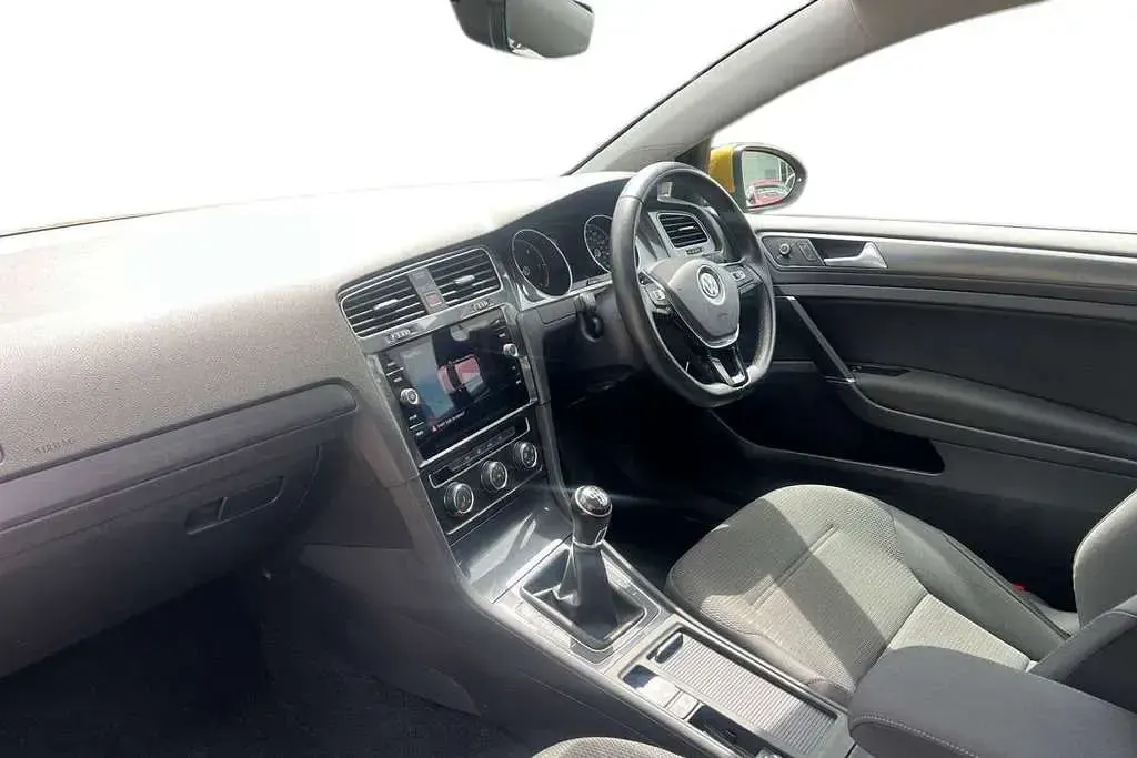 Used VW Golf VII SE 150 HP (110 kW) 2017 Hatchback