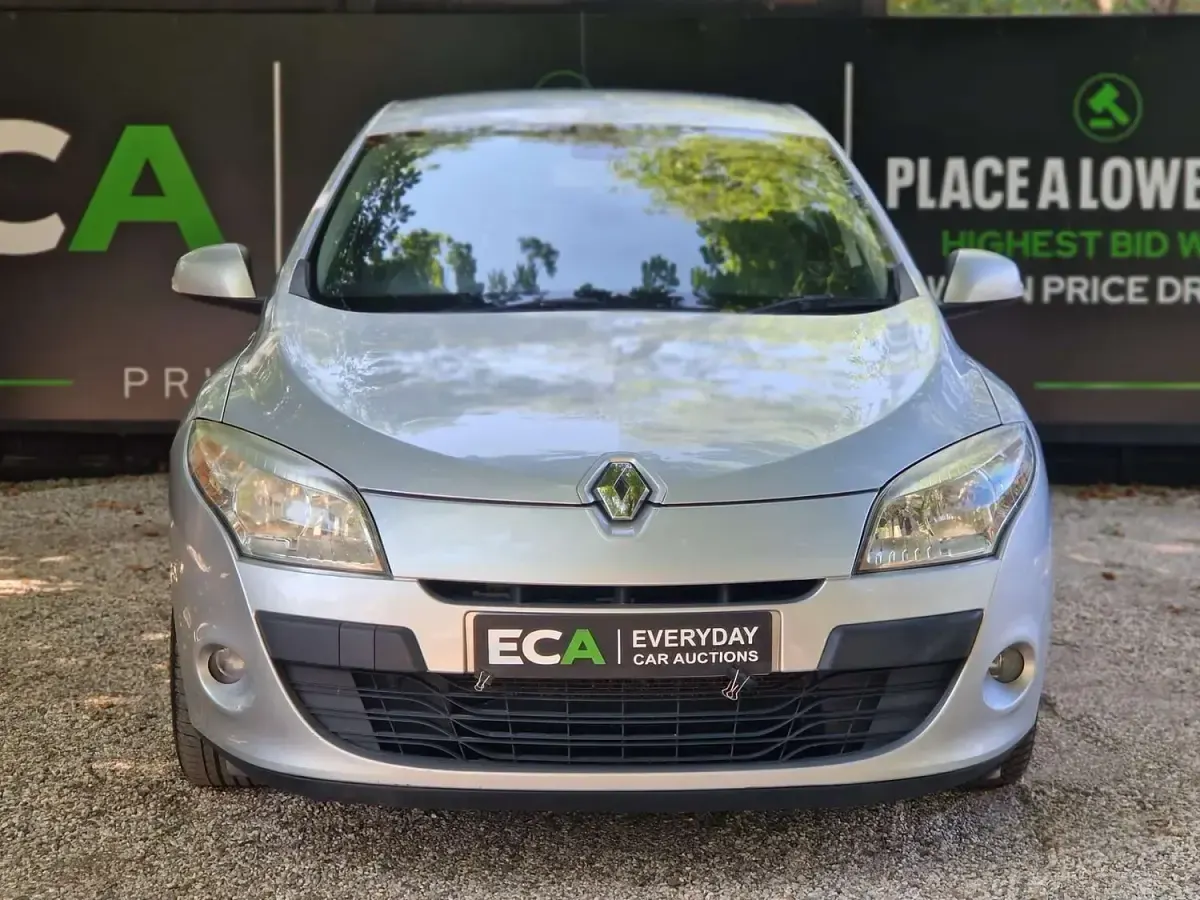 Used Renault Mégane III Dynamique 110 HP (80 kW) 2011 Silver Hatchback