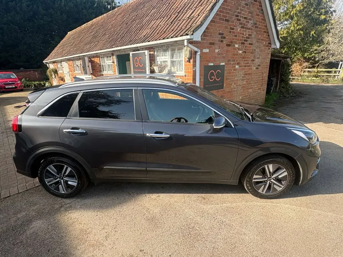 Second-hand Kia Niro 141 CP (103 kW) 2020 Gri SUV