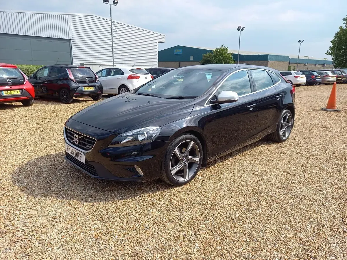 Używany Volvo V40 R-Design 115 KM (84 kW) 2015 Czarny Hatchback