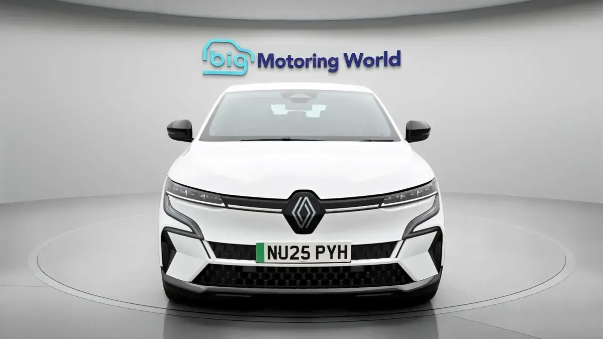 Used Renault Megane E-Tech Evolution 160 kW (218 HP) 2025 White Hatchback