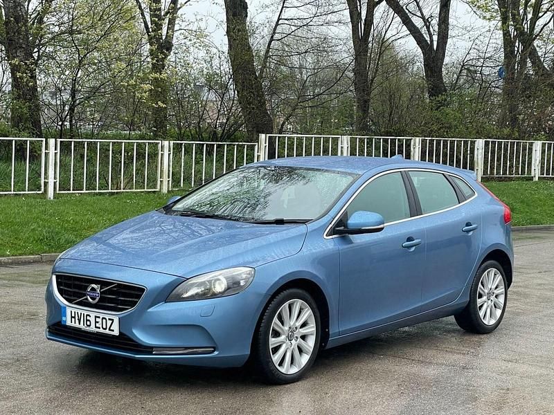 Used Volvo V40 SE Lux 2016 Blue Hatchback