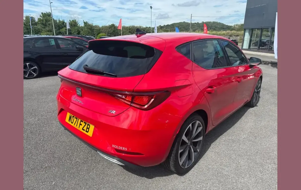 Used Seat Leon FR Sport 147 HP (108 kW) 2022 Red Hatchback