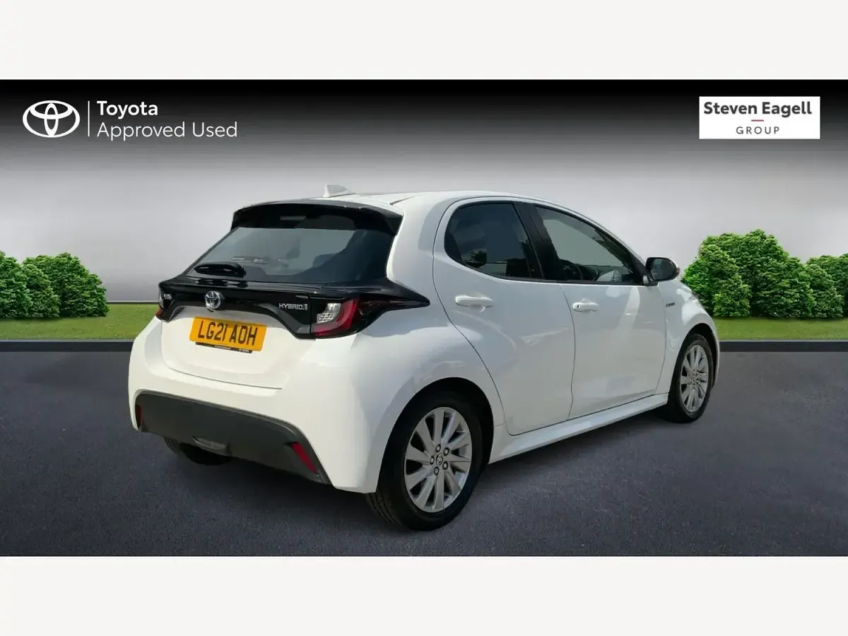 Used Toyota Yaris 2021 White Hatchback