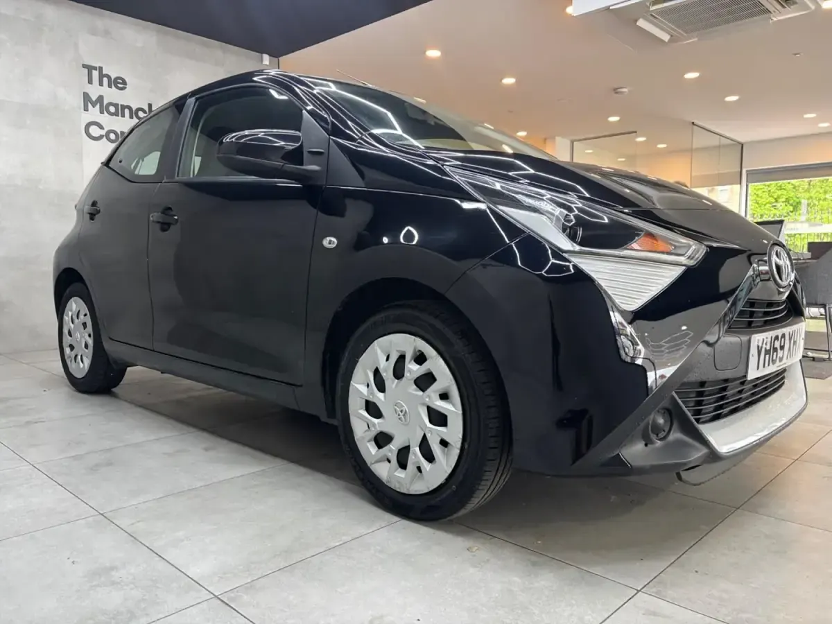 Second-hand Toyota Aygo X-play 72 CP (52 kW) 2019 Negru Hatchback