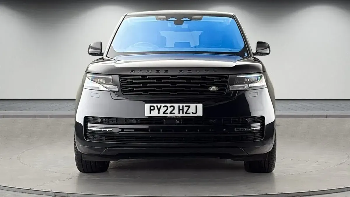 Begagnad Land Rover Range Rover First Edition 351 HK (258 kW) 2022 Svart SUV
