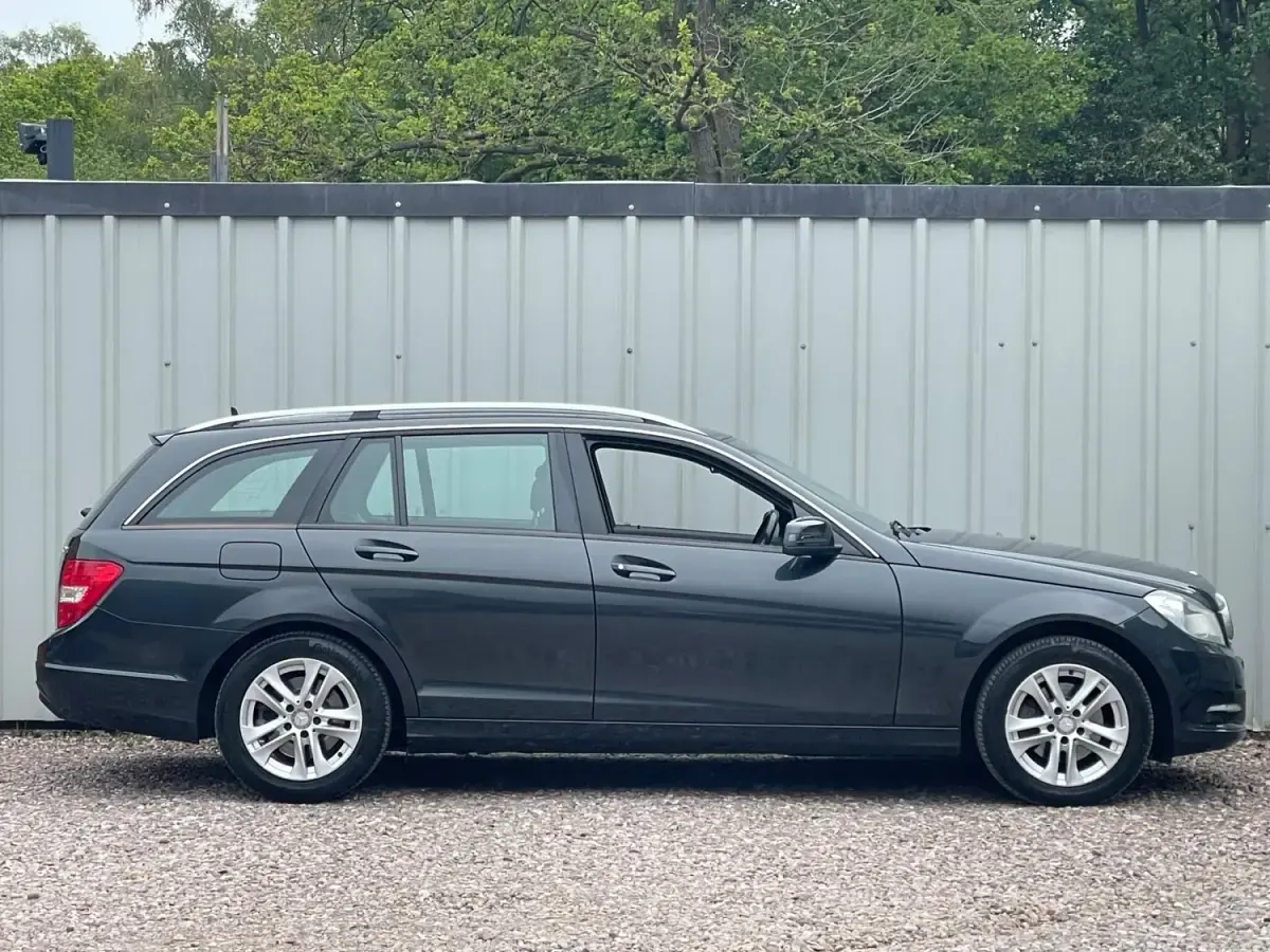 Używany Mercedes C220 Executive 2013 Czarny Kombi