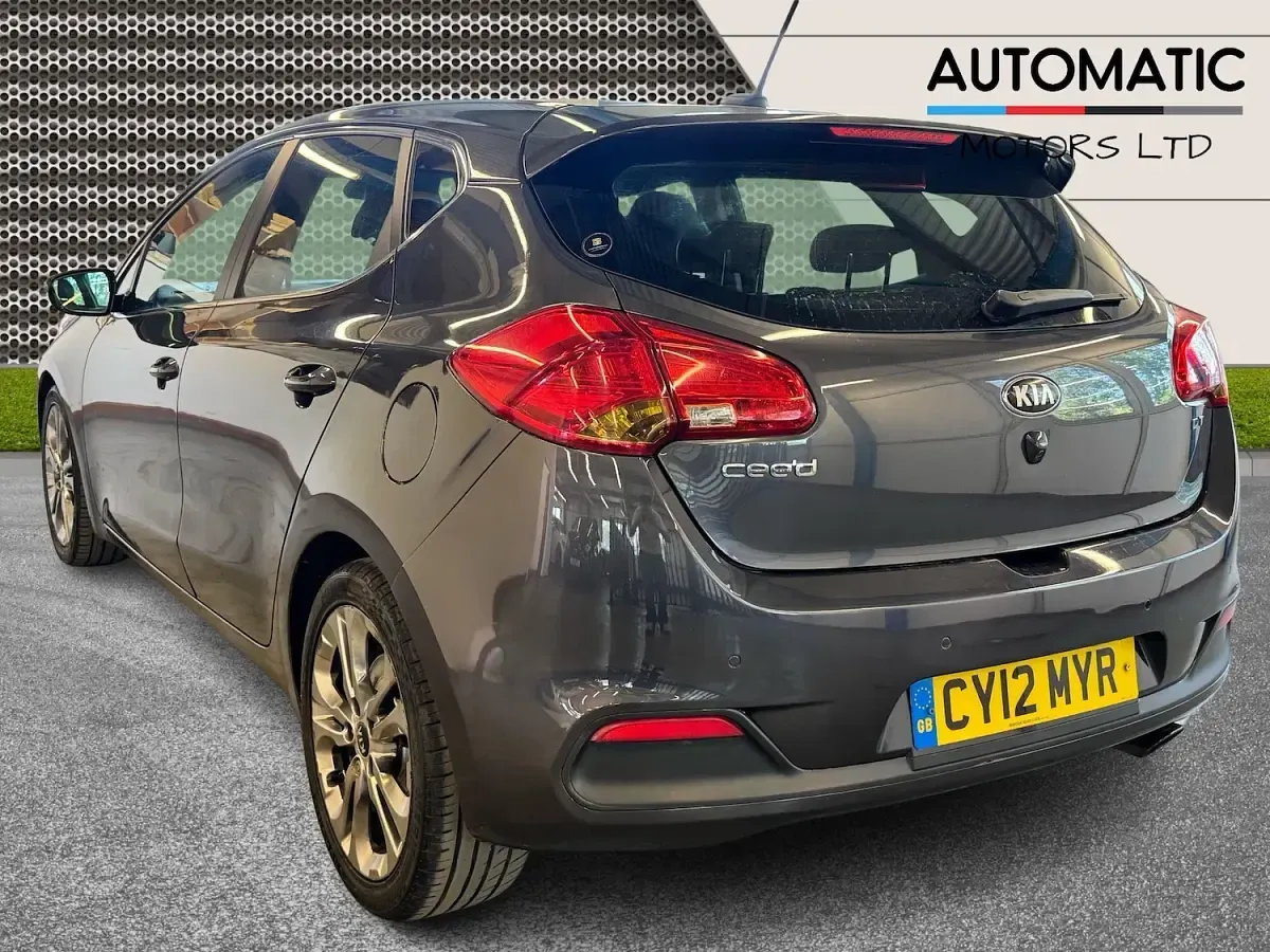 Used Kia Ceed 133 HP (97 kW) 2012 Silver Hatchback