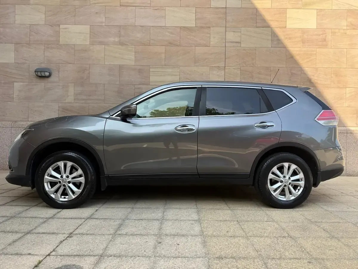 Used Nissan X-Trail Acenta 130 HP (95 kW) 2015 Grey SUV