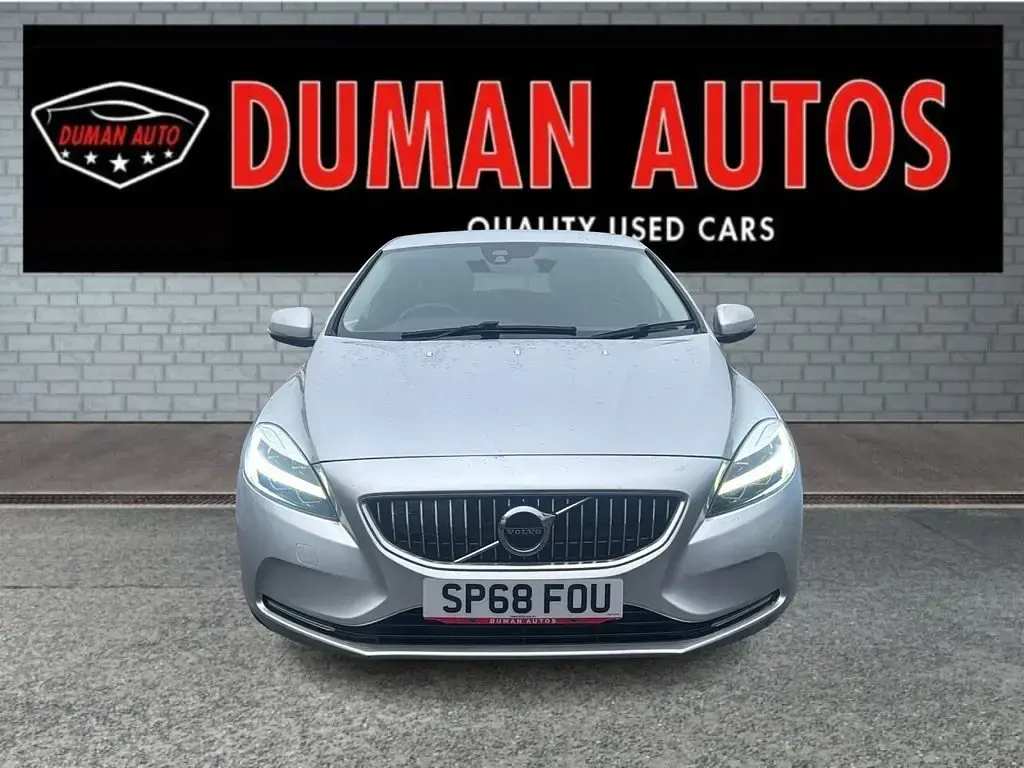 Used Volvo V40 Inscription 120 HP (88 kW) 2018 Silver Hatchback