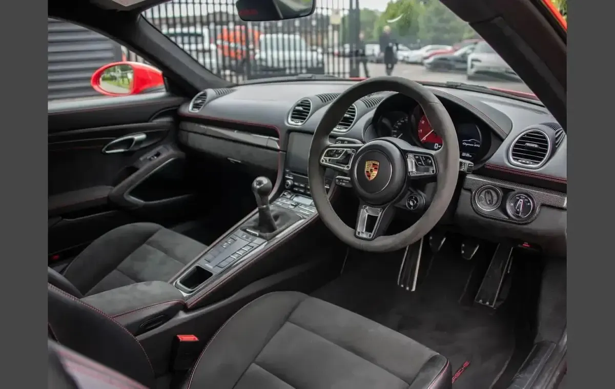 Used Porsche Cayman 394 HP (289 kW) 2021 Red Coupe
