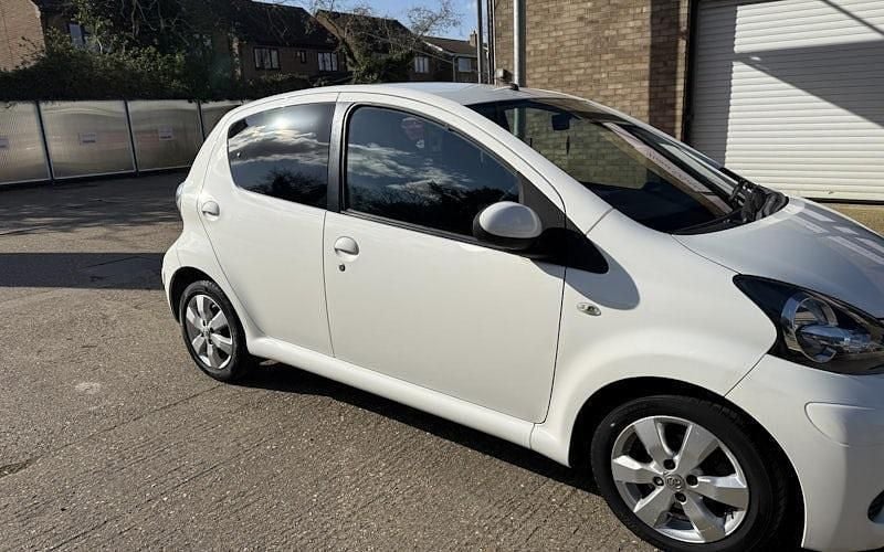 Used Toyota Aygo Style 68 HP (50 kW) 2014 Hatchback