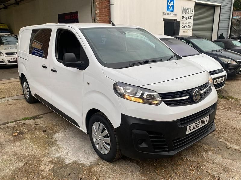 White Used 2020 Vauxhall Vivaro Edition Van | £6,495 (Good price) - Image 1/4