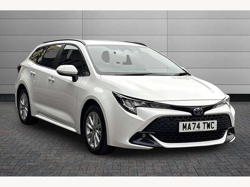 White Used 2024 Toyota Corolla Sport Estate | £22,850 (Good price) - Image 1/4