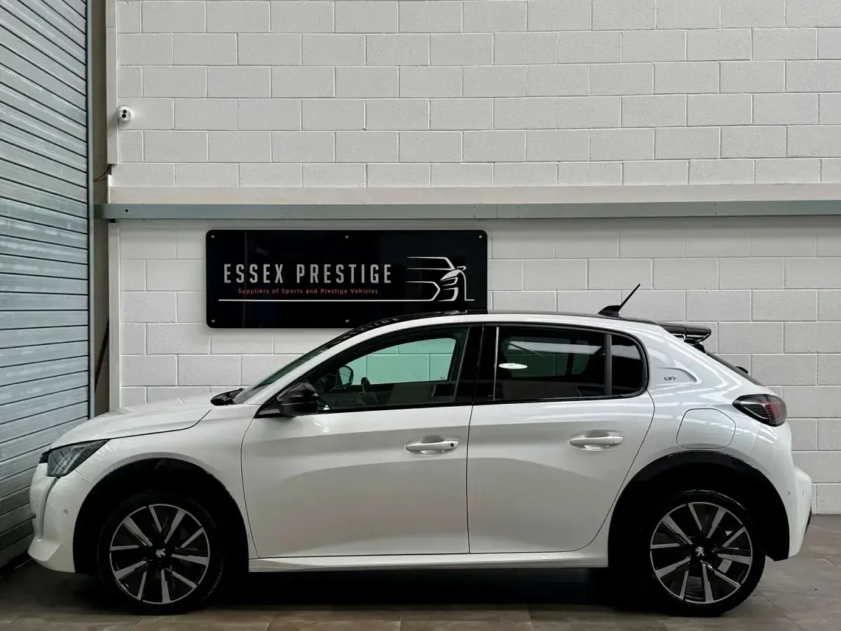 Used Peugeot 208 GTi 75 HP (55 kW) 2021 White Hatchback