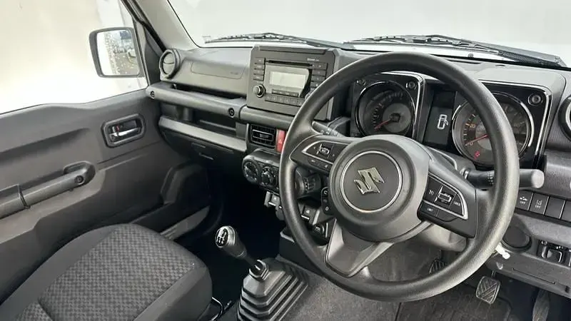 Usado Suzuki Jimny 101 HP (74 kW) 2023 Prateado SUV